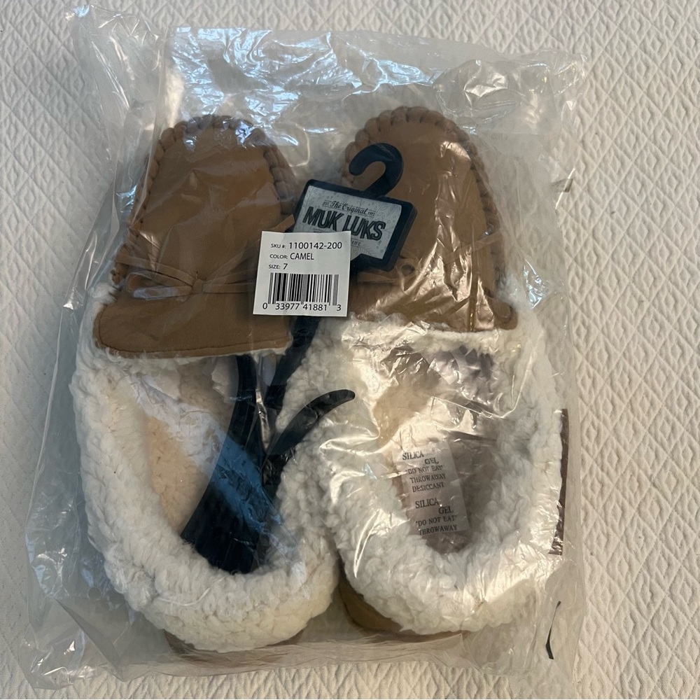 MUK LUKS Moccasin Slippers NWT